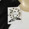 Novo Lenço Versátil de Cetim 2026 com Fecho Magnético, Lenço de Proteção para o Pescoço, Lenço Elegante de Alto Padrão com Laço de Borboleta