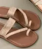 Nuevas Sandalias Planas Casuales de Playa Antideslizantes Cruzadas de Estilo Coreano Dulce para Mujer, Chanclas de Verano 2026