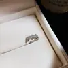 Clip de Oreja de Estrella Cruzada de Zirconia para Mujeres Sin Perforaciones, Cuff de Oreja de Moda Trendy y Único, Accesorio de Oreja de Lujo Ligero de Nicho