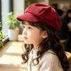 Gorra de pana de color liso estilo coreano para mujer, gorra de pico de pato de moda, versátil para otoño e invierno, gorra artística de artista, gorra octogonal retro británica
