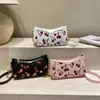 Bolso Cruzado de un Solo Hombro Nuevo, Moderno y Único, Bolso de Mujer Simple Texturizado tipo Dumpling, Bolso de Nicho de Moda para el Verano 2026