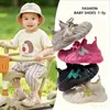 Zapatos deportivos para niños 2026 verano y otoño estilo nuevo para niñas antideslizantes suela blanda transpirables modernos para niños sin cordones flyknit