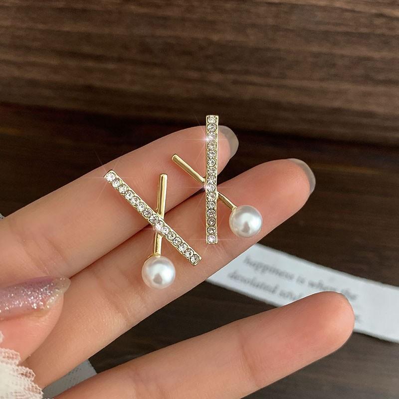 手淘APP_SKU_交叉半镶钻耳钉.jpg