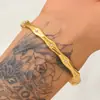 Venda Quente Transfronteiriça Impermeável Resistente ao Desbotamento Aço Titânio Conjunto de Pulseiras de Flor Levemente Luxuoso High-End Moda Versátil Banhado a Ouro 18K
