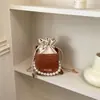 Bolso de Mano Estilo Ins con Cordón de Lujo Ligero Francés 2026 Forma de Caja Color Sólido Nuevo Elegante con Cadena de Perlas para Mujer, de Hombro y Cruzado