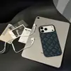 Funda de Teléfono Kevlar Adecuada para Apple 18Promax con Succión Magnética Integrada, Cubierta Protectora Anti-Caídas con Patrón a Cuadros para iPhone 17 16