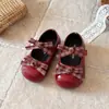 Sapatos Pequenos de Couro Retrô para Meninas 2026 Outono Novo Estilo Sapatinhos Mary Jane com Laço Sapatos de Princesa Infantil Solado Macio Versátil