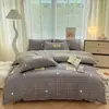 Conjunto de Roupa de Cama Lavável à Máquina de Quatro Peças Presente Atacado Capa de Colcha de Algodão com Aloe Vera Conjunto de Três ou Quatro Peças para Cama de Solteiro em Dormitório Estudantil