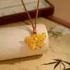 Colar Borboleta de Filigrana Esmaltada Fashion e de Alto Padrão Estilo Palaciano 2025 Novo Design Vazado Corrente Elegante para Clavícula