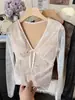 Camiseta Sexy de Malla con Manga Larga y Encaje Nuevo Otoño/Invierno Estilo Puro Deseo Cuello en V Moño Adelgazante Top Exterior Chica Caliente