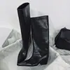 Botas de moda estilo británico de cuero suave, minimalistas, de punta fina, para mujer, colección otoño/invierno 2026, botas altas elegantes y versátiles con tacón grueso para el trabajo