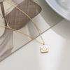 Titânio Aço Branco Fritillaria Smiley Colar Quadrado Feminino Nicho Design Simples Acessórios para Todos os Combos High-end Clavícula Cadeia