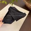 Grampo de Garra Triângulo com Bolinhas em Tecido Estilo Hepburn Francês para Mulheres Moda Elegante Grampo para Parte de Trás da Cabeça Coque de Cabelo Grampo Tubarão Acessórios de Cabelo