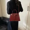 Nova Bolsa da Primavera de 2025 Retro Luxo Leve Bolsa de Mão para o Dia a Dia Simples Moda Versátil Bolsa de Ombro Transversal