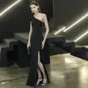 Vestido de Noche Negro para Mujer 2026 Estilo Nuevo Elegante de Gama Alta Estilo Sirena con Diseño Único de un Solo Hombro Vestido de Brindis Nupcial con un Sentido de Sofisticación