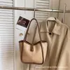 Bolsas de mano para mujer transfronterizas, nuevo modelo 2026, bolso de hombro y bandolera de alta gama a la moda para mujer, bolso de mano simple para el día a día, bolso tipo cubo