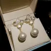 Pendientes de Flor de Zirconia y Perla con Aguja de Plata Electrochapada en Oro Real Pendientes Retro para el Viaje Diario Pendientes de Lujo Ligero de Alta Gama para Mujer