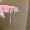 Brincos de Lantejoula com Franja Longa Prateados para Mulheres 2025 Novo Estilo Quente Luxo Leve Design de Nicho Brincos Elegantes de Alta Qualidade