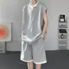 Colete Esportivo Texturizado Solto de Verão Falso Duas Peças para Homens Combinado com um Conjunto Completo de Shorts Casuais Modernos