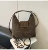 Bolsa Tote Casual Transfronteiriça para Mulheres 2025 Inverno Novo Estilo Exquisita Grande Capacidade Superfície Macia Moda Mochila de Ombro Único