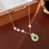 Collar con Hebilla de Seguridad Chapada en Oro Real Hoja de Ginkgo Estilo Chino Nuevo Tendencia Nacional Cadena de Vidrio para Clavícula Collar de Nicho de Alta Gama para Mujer