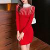 Vestido de Tricô em Contraste Preto e Branco Gola Meio Alta Comprimento Médio Saia de Quadril Moda Distinta Elegante Roupa Íntima Outono e Inverno