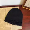 Chapéu de Tricô Feito à Mão com Franjas, Estilo Floresta Retrô de Outono, Versátil e Valoriza o Rosto, Pequeno Chapéu Pulôver