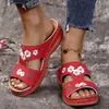 Zapatillas bordadas florales transpirables de suela blanda, ligeras y casuales, sandalias bordadas de suela gruesa de talla grande para exportación, nuevo modelo de verano 2026