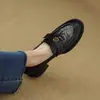 Mocasines de piel de cordero con camelia y suela blanda para mujer, nuevos estilos de primavera y otoño, zapatos de tacón bajo, zapatos pequeños de cuero estilo británico