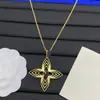 Collar Nuevo Modelo de Marca de Lujo Transfronteriza Europea y Americana 2025 con Logo y Letras Incrustadas de Diamantes para Mujer, Sensación de Alta Gama, Fotos Reales, Collar al por Mayor