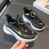 Sapatos para meninos 2026 verão novos tênis esportivos infantis para crianças maiores com fivela giratória, tênis de corrida e treino de malha para meninas