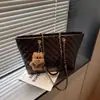 Bolsa Transversal Feminina da Moda de Grande Capacidade para Deslocamento Diário Bolsa Feminina 2025 Nova Bolsa Tote de Ombro Casual com Corrente Diamantada