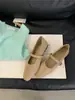 Sapatos Mary Jane rasos de bico quadrado, macios, de couro macio, com sola macia, estilo coreano chique, para a primavera e o outono de 2025