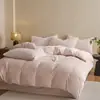 Conjunto de Quatro Peças de Veludo Leite Bordado Espessado Quente Solteiro e Casal Conjunto de Quatro Peças de Veludo para Bebê Capa de Colcha Individual de Veludo para Inverno de Estudante