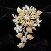 Broche de flor grande cravejado de diamantes, estilo europeu e americano, com design luxuoso e exagerado, perfeito para usar em vestidos e ternos. Ideal para ocasiões especiais.