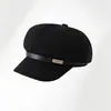 Sombrero de moda coreano para mujer de otoño e invierno, circunferencia de cabeza grande, adelgazante de cara, gorra de pico de pato, boina retro británica de rayas finas