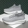 Suministro exclusivo transfronterizo de calcetines para pareja, zapatillas deportivas de running de punto flyknit, zapatillas deportivas de running transpirables de malla para jóvenes para exámenes físicos