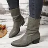 Sapatos femininos de salto alto para comércio exterior, novo estilo outono e inverno 2026, bico fino, sem cadarço, tamanho grande, botas de salto empilhado para travessia de fronteira, botas de cano médio para mulheres