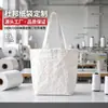Bolsas de papel DuPont nuevas, ligeras y amigables con la piel, bolsas de mano culturales y creativas con logo impreso personalizado, bolsas promocionales de marca hechas en fábrica