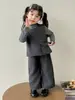 Conjunto de Camisetas para Niños Primavera 2025 Nuevo Elegante para Bebés y Niños Pequeños Moda Chaleco Pantalones Casuales Sueltos Conjunto de Tres Piezas Moderno
