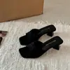 Sandalias de tirante único con temperamento suave de nicho para mujer, verano 2026, calzado de exterior, sandalias de plataforma gruesa con tacón de cuña para niña, estilo exquisito, chanclas de punta abierta para aumentar la altura
