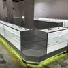 Gabinete ahumador de vidrio templado pintado con iluminación LED, vitrina para tienda de conveniencia, vitrina de mostrador de esquina, personalización transfronteriza