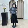 Chaleco de algodón tejido patchwork con cuello alto, estilo corto para mujer, nueva moda de invierno, corte holgado, adecuado para figuras petite, prenda exterior de moda