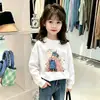 Estilo Novo Primavera e Outono 2026 Crianças Pequenas e Médias Bebê Moda Estilosa Blusa Algodão Puro Meninas Desenho Animado Gola Redonda Manga Longa Camiseta