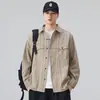Chamarra de manga larga con cuello de camisa estilo japonés para hombre, nueva colección primavera-otoño, silueta a rayas relajada, prenda exterior versátil y moderna