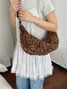 Bolsa de albóndiga casual retro con estampado de leopardo para mujer, nuevo bolso de hombro de gamuza para otoño e invierno 2026, bolso cruzado de gran capacidad para el día a día