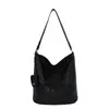 Bolso tejido de alta gama vintage para mujer, nuevo bolso de hombro de moda 2026 para ir al trabajo, bolso de cubo de mano de gran capacidad