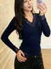 Camiseta Feminina Sexy Pure Desire com Decote V e Renda, Manga Longa, Top Básico Slim Fit para Mulheres Modernas, Primavera e Outono