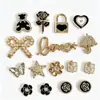 Pingentes de sapato removíveis compatíveis com o exterior para tamancos, acessórios de fivela de flor integrada de urso dourado para DIY, fivelas de flor decorativas de alta qualidade