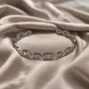 Pulseira Aberta Tendência Europeia e Americana Elegante em Aço Inoxidável com Coração Vazado Criativa Simples em Formato de C Coração de Pêssego para Mulheres